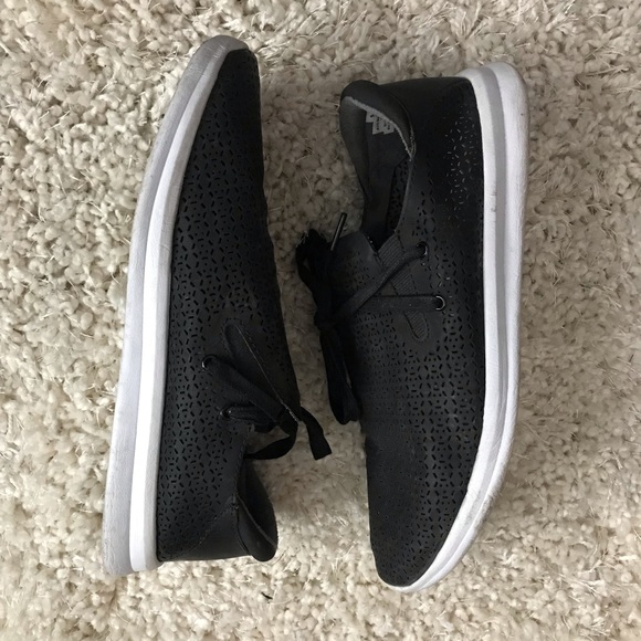 Mossimo Black slip on shoes - Picture 2 of 3